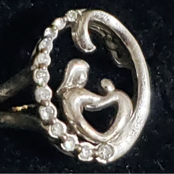 Zales Jewelry - Mother and Child with diamonds Sterling silver  ring. Size 4.5. ZALES.NWOT